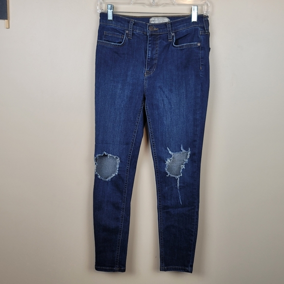 Free People Dark Wash Busted Knees Jeans size 27 - Picture 1 of 4